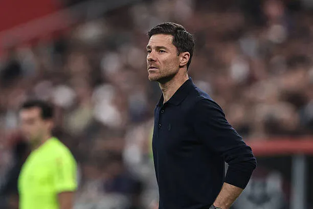Alonso trở thành HLV hot nhất hè 2026, Liverpool và Man City tranh nhau