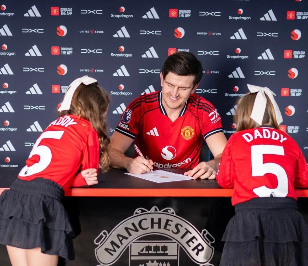 Maguire: 'Đừng gắn tôi với câu chuyện hồi sinh ở Man Utd'
